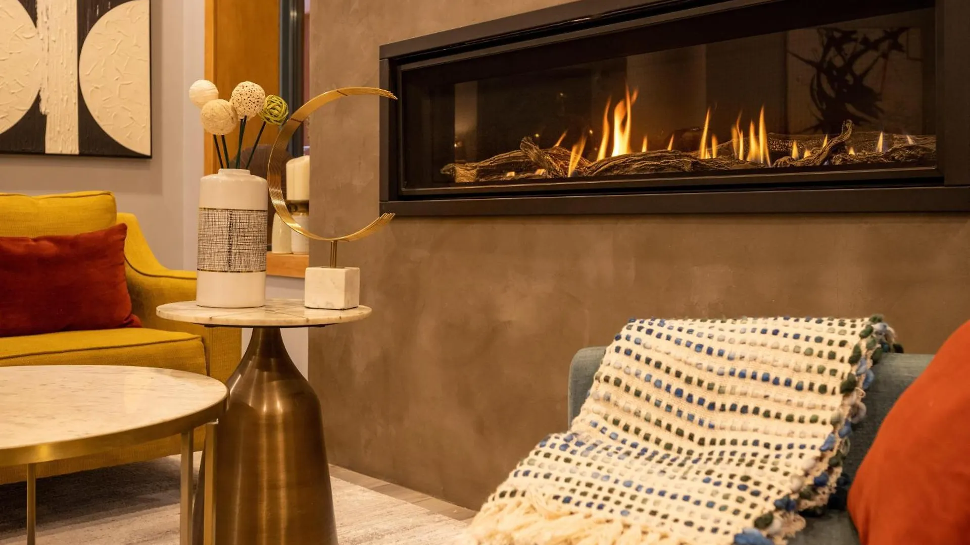 Alpenglow Lodge Family Studio With Murphy Bed By Mva Whistler Canada