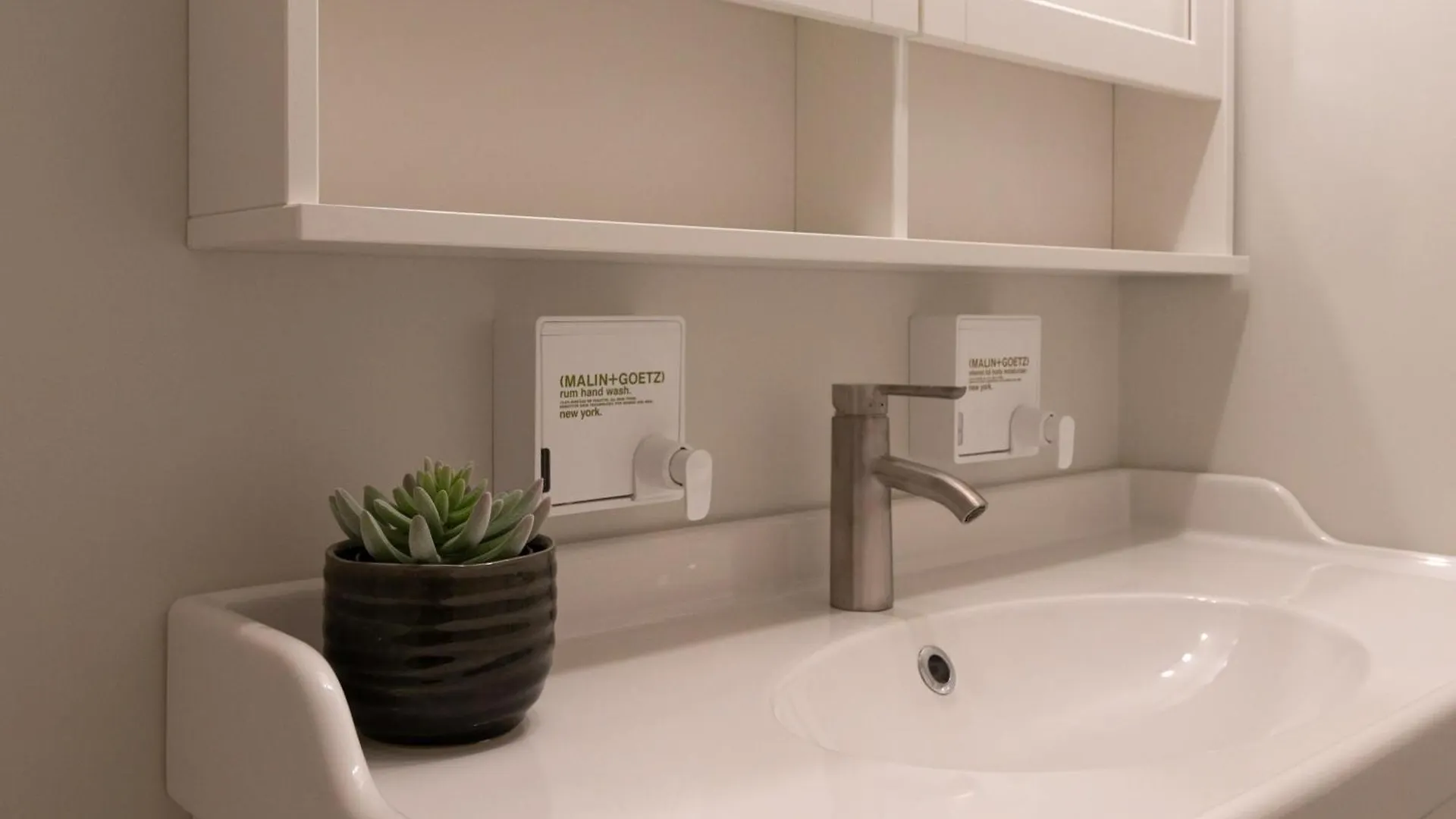 Apartment Alpenglow Lodge Family Studio With Murphy Bed By Mva Whistler Canada