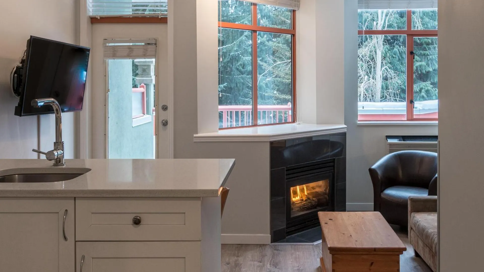 Alpenglow Lodge Family Studio With Murphy Bed By Mva Whistler