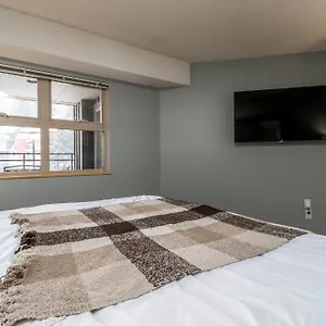 Creekside Slopeside 1br With Pool, Hot Tub, Bbq Whistler